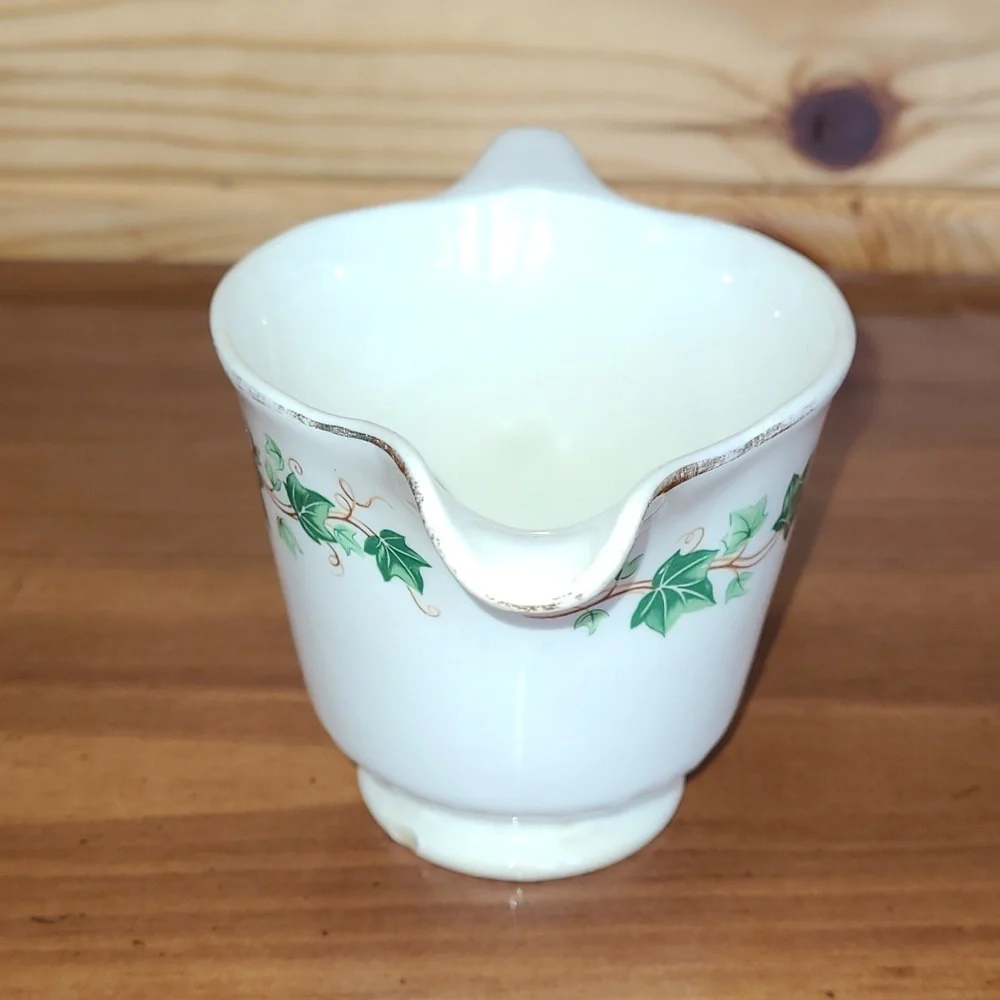 Vintage 1951 Homer Laughlin WVA Green Ivy Garland Footed Creamer Cup HLC39 RARE